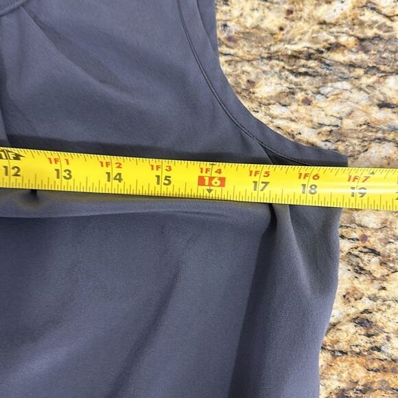 St. John Black Silk Blend Shirred Crew Neck Sleeveless Top Blouse Size 6 - Picture 7 of 8